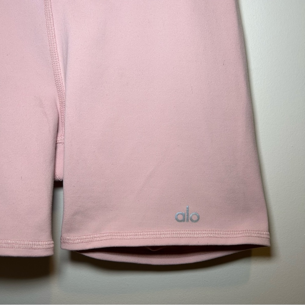 Alo Yoga 5” Airbrush High-Waist Biker Short Light Pink Size Extra Small - Picture 5 of 9
